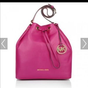 Michael Kors Jules Drawstring Leather Large